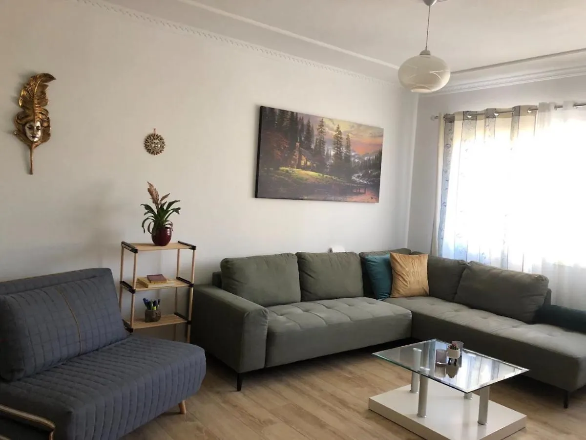 Apartment E&K Cozy Place Near Lake Tirana